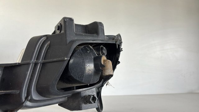 922022L000 Faro antiniebla derecho  en stock Sabadell