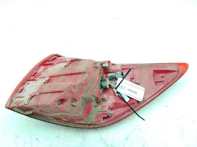 924013W010 Piloto trasero exterior izquierdo  disponible Utrera