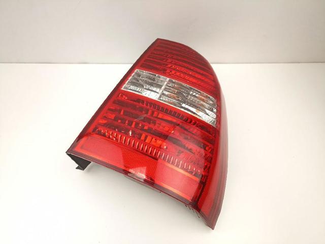 Piloto trasero derecho 924021F011 HYUNDAI