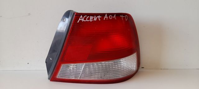 9240225220 HYUNDAI Piloto trasero derecho  en stock Huelva