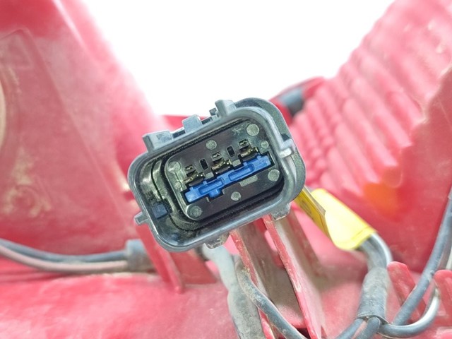 92406J9000 Luz trasera de parachoques derecha  disponible Málaga