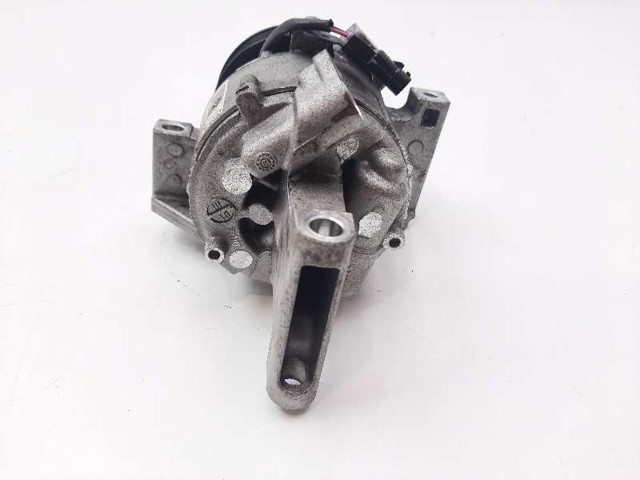 RENAULT 926002090R Compresor de aire acondicionado  en stock Salamanca