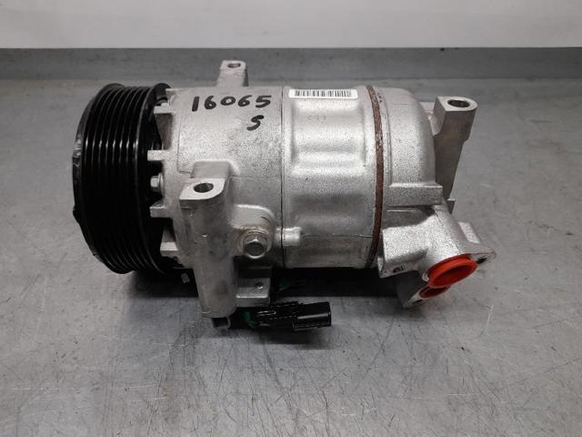 RENAULT 926004423R Compresor de aire acondicionado  disponible Valladolid