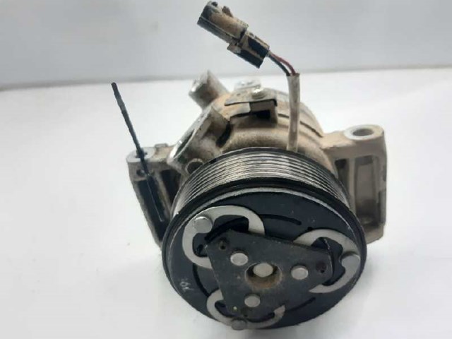 RENAULT 926005689R Compresor de aire acondicionado  en stock Salamanca