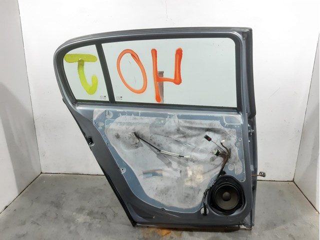 Puerta trasera izquierda 93173923 Opel