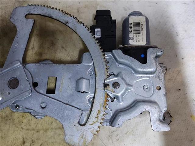 93389551 Motor del elevalunas de la puerta delantera izquierda  disponible Málaga