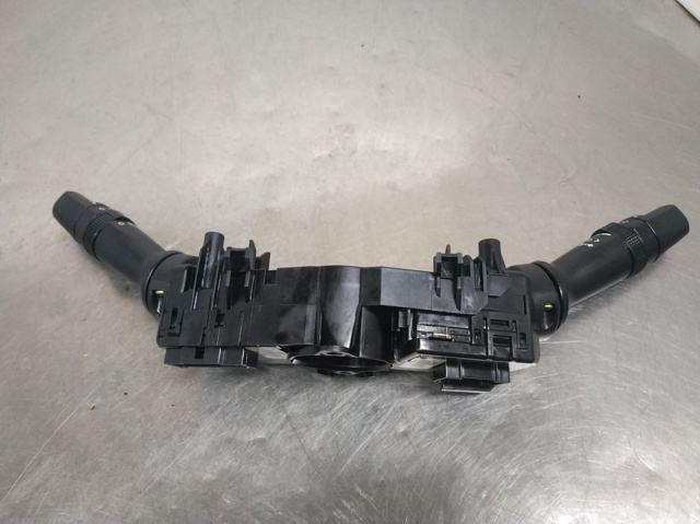 HYUNDAI 934202K560 Conmutador derecho de la columna de dirección  disponible Valladolid