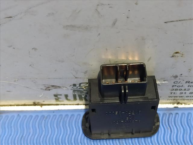 935503E000 Botón interior de apertura de maletero comprar Sevilla