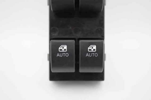 HYUNDAI 935701H120 Unidad de control de elevalunas delantera izquierda  comprar en Ponferrada