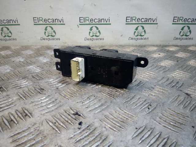 HYUNDAI 9357026000 Interruptor de elevalunas delantera izquierda  en stock Valencia