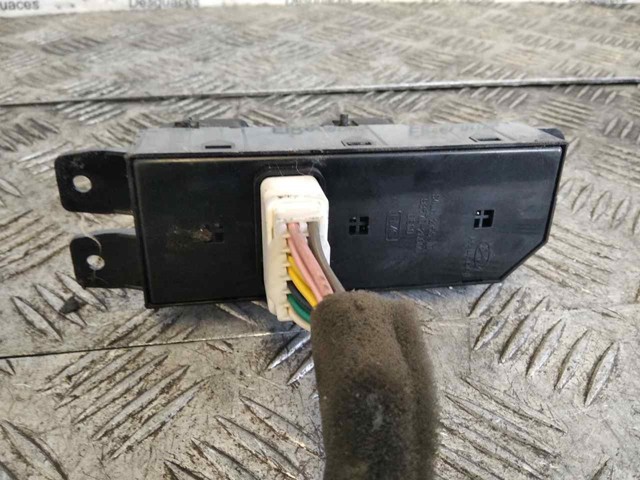 9357026000 HYUNDAI Interruptor de elevalunas delantera izquierda comprar Bilbao