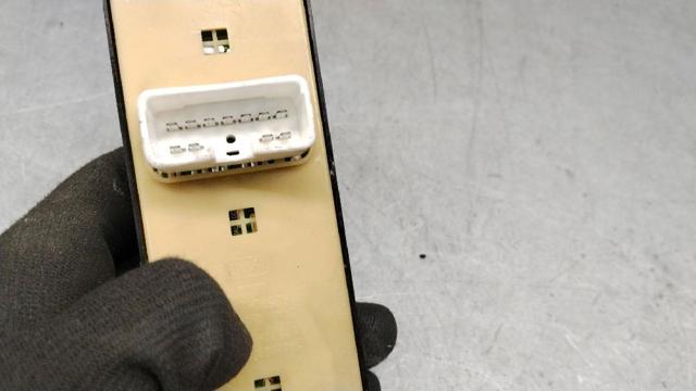9357026100 Interruptor de elevalunas delantera izquierda comprar Almería