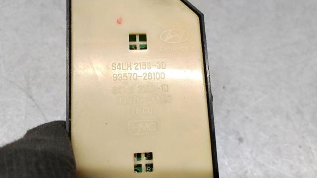 HYUNDAI 9357026100 Unidad de control de elevalunas delantera izquierda  disponible España