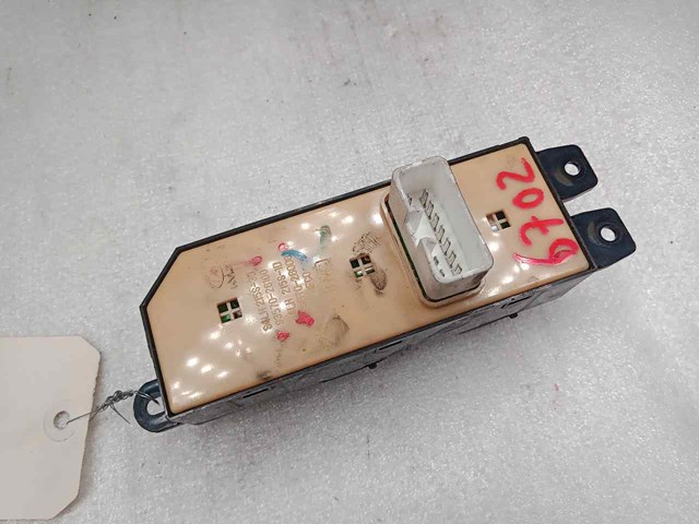 HYUNDAI 9357026100 Interruptor de elevalunas delantera izquierda  en stock Valencia