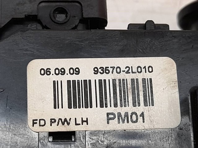 935702L010 HYUNDAI Interruptor de elevalunas delantera izquierda  en stock Huelva