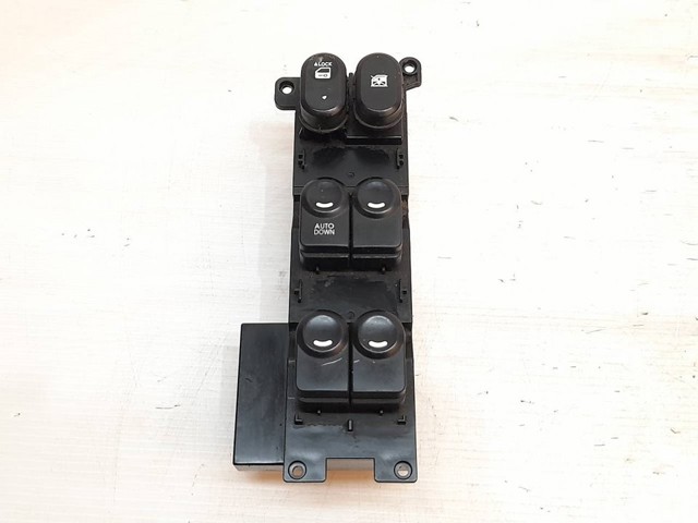 935702L010 Interruptor de elevalunas delantera izquierda comprar Girona
