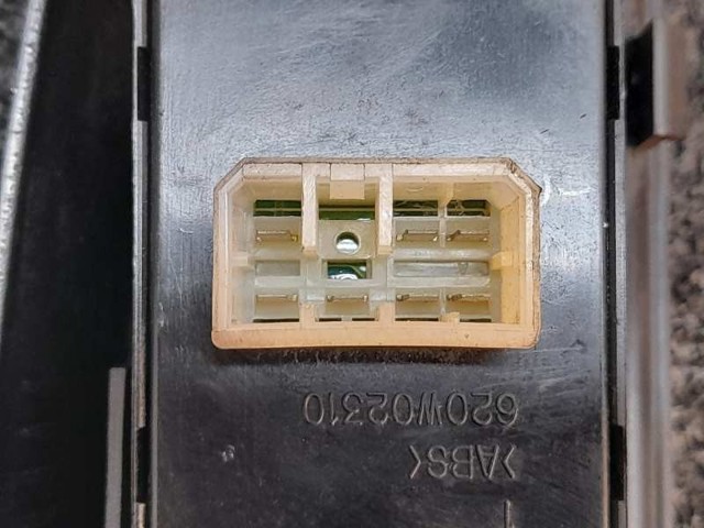 935704A000 Interruptor de elevalunas delantera izquierda comprar Girona