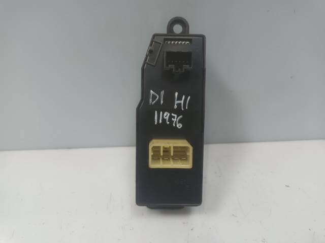 935704A000 Interruptor de elevalunas delantera izquierda comprar Girona