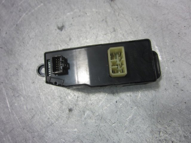 HYUNDAI 935704A000 Interruptor de elevalunas delantera izquierda comprar Pamplona