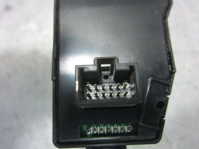 HYUNDAI 935704A000 Interruptor de elevalunas delantera izquierda comprar Tarragona