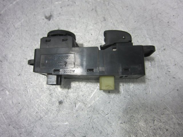 935704A000 HYUNDAI Interruptor de elevalunas delantera izquierda  en stock Huelva