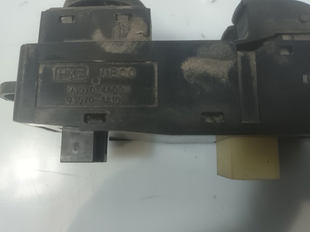 935704A000 Interruptor de elevalunas delantera izquierda  en stock Castellón