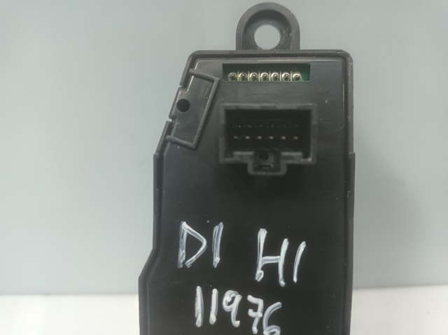 HYUNDAI 935704A000 Interruptor de elevalunas delantera izquierda  en stock Terrassa