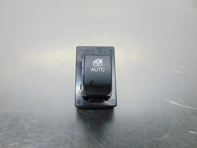 HYUNDAI 935751H100 Botón de elevalunas delantero derecho comprar Tarragona