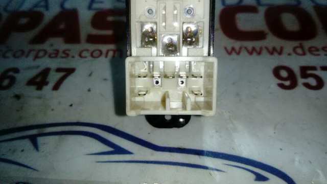 935782D000 Botón de encendido del motor del elevalunas delantero derecho  comprar en Reus