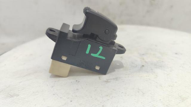 935782D000 Botón de encendido del motor del elevalunas delantero derecho  comprar en Pontevedra