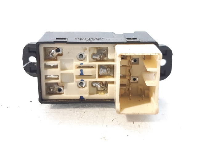 HYUNDAI 935782D000 Botón de encendido del motor del elevalunas delantero derecho  comprar en Albacete