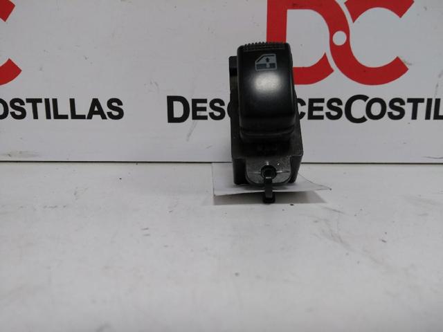 935782D000 HYUNDAI Botón de elevalunas delantero derecho  en stock Huelva