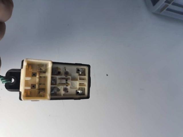 935782D000 HYUNDAI Botón de encendido del motor del elevalunas delantero derecho  comprar en Oviedo