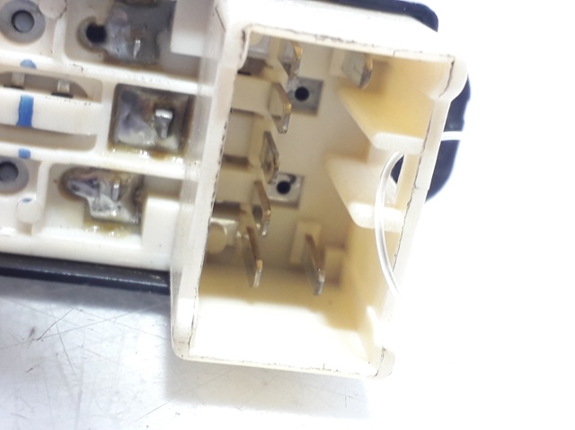 935782D000 Botón de elevalunas delantero derecho comprar Sevilla