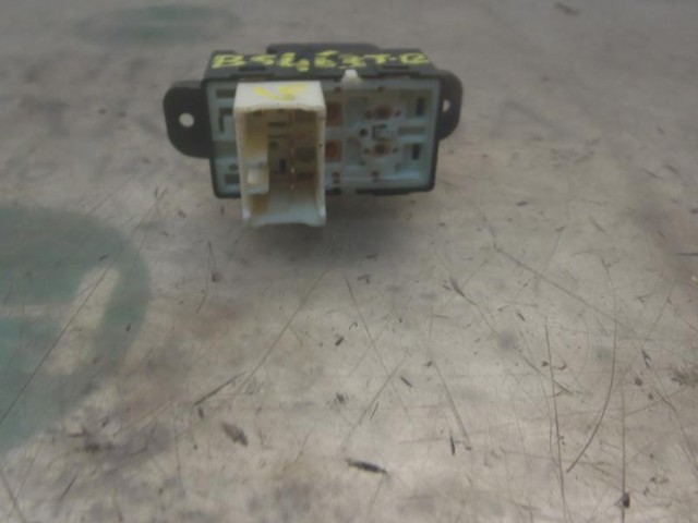 Interruptor motor elevalunas delantero derecho 935801E001 HYUNDAI