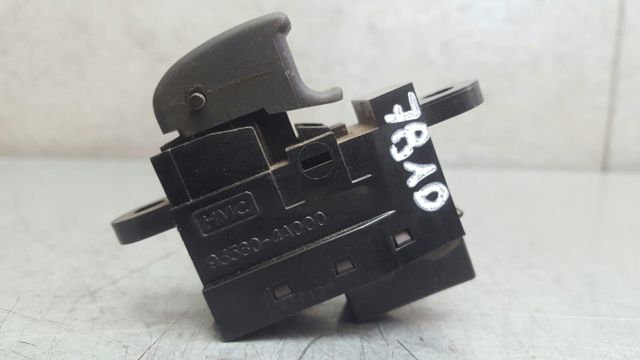 935804A000 HYUNDAI Botón de encendido del motor del elevalunas delantero derecho  disponible Alicante