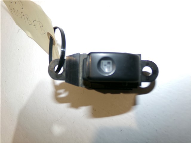 935804A000 HYUNDAI Botón de elevalunas delantero derecho comprar Madrid