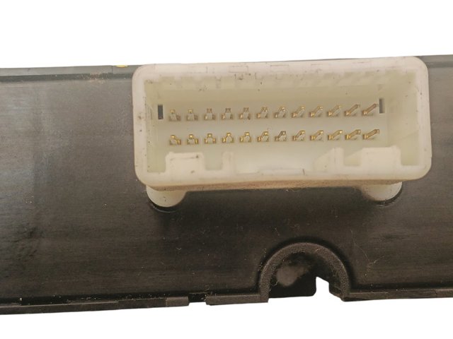 HYUNDAI 937001H000 Boton de luz de emergencía  en stock Salamanca