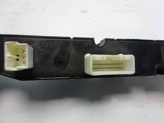 937001H000 HYUNDAI Boton de luz de emergencía comprar Alcalá