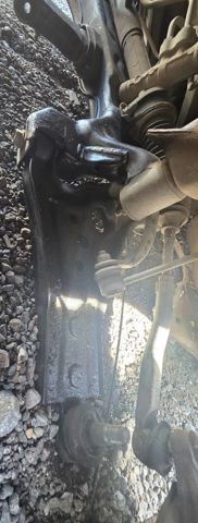 95017035 Brazo inferior izquierdo de la suspensión delantera  disponible Burgos