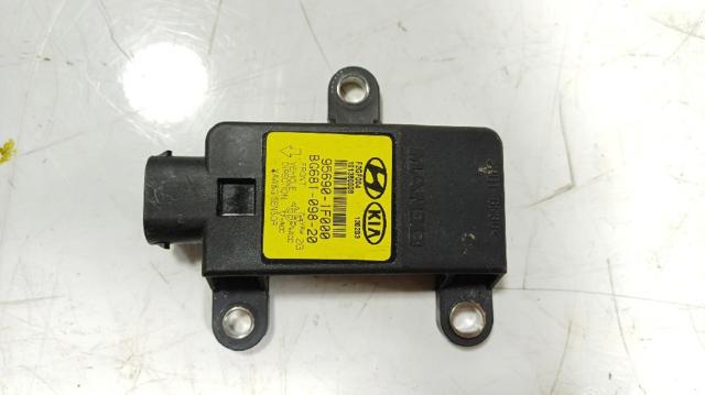HYUNDAI 956901F000 Sensor de aceleración lateral (ESP) comprar Tarragona