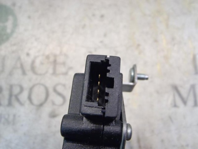 957502B000 Motor de apertura/cierre del cierre del maletero (puerta trasera 3/5)  disponible Utrera