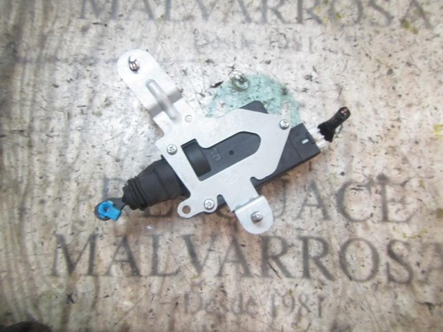 957502B000 Motor de apertura/cierre del cierre del maletero (puerta trasera 3/5)  disponible Burgos