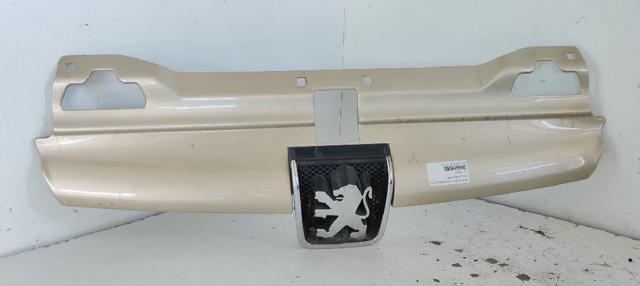 Rejilla de radiador Peugeot 406  (8C)