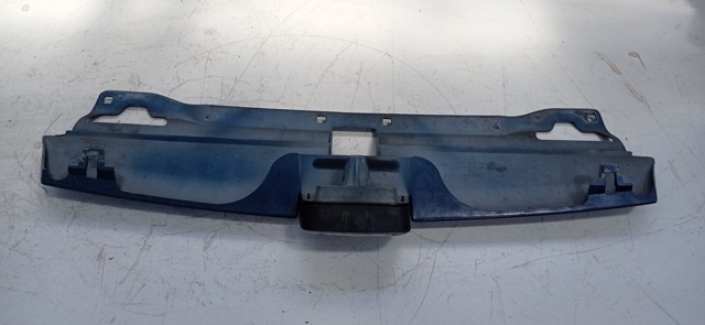 Rejilla de radiador Peugeot 406  (8C)