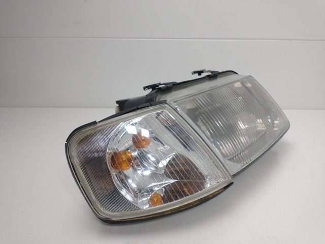 96303600 VAG Faro derecho  comprar en Oviedo