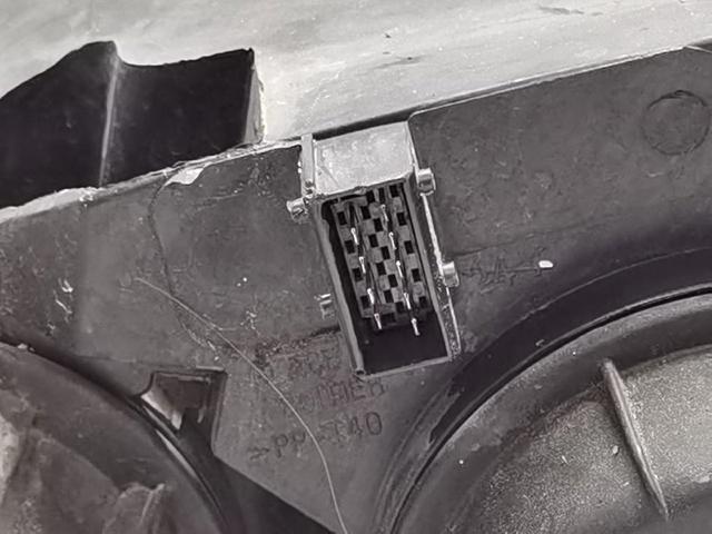 PEUGEOT 9634369480 Faro derecho  en stock Salamanca