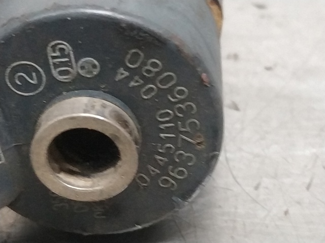 Inyector de combustible 9637536080 PEUGEOT