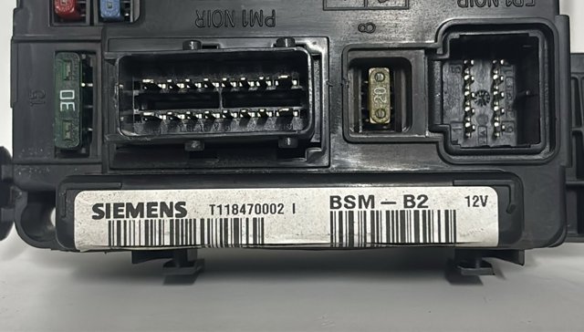 9643498980 PEUGEOT Caja de fusibles  comprar en Jaén