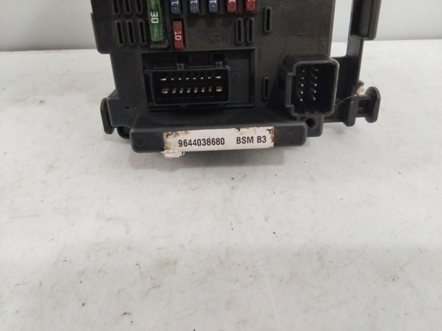 PEUGEOT 9644038680 Caja de fusibles comprar Tarragona